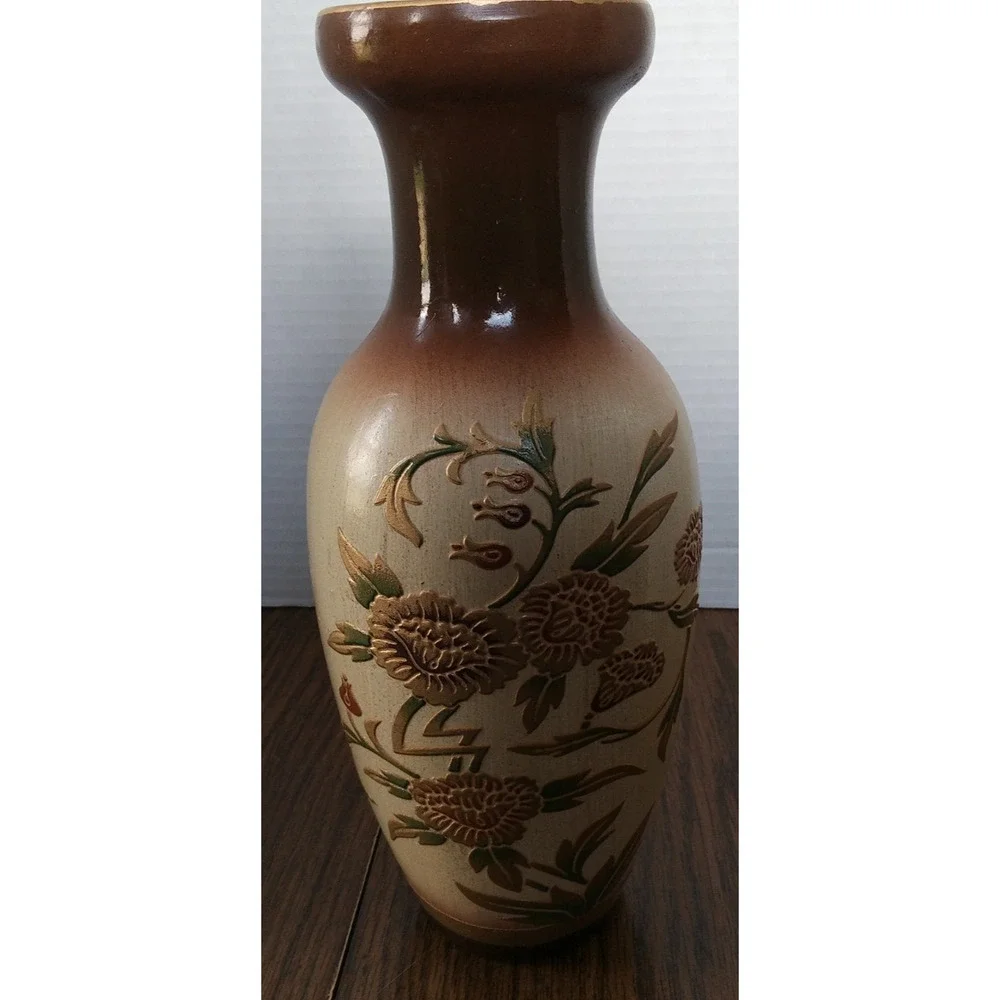 Brown And Tan 10' Glass Flower Pattern Vase